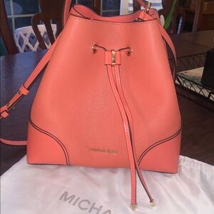 *Like New!!!* Michael Kors Coral Cinch Bucket Shoulder Bag